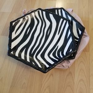 Zebra Print Ceramic dinnerware 8 piece plate set.